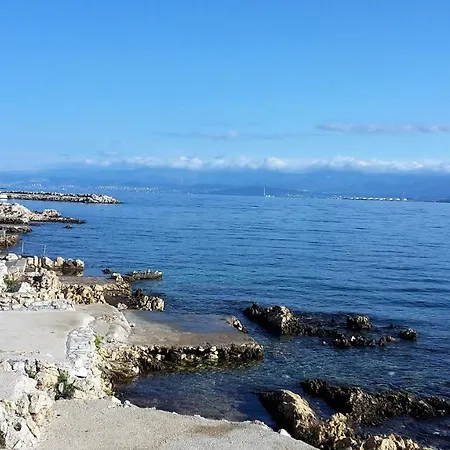 Kraljica Apartment *